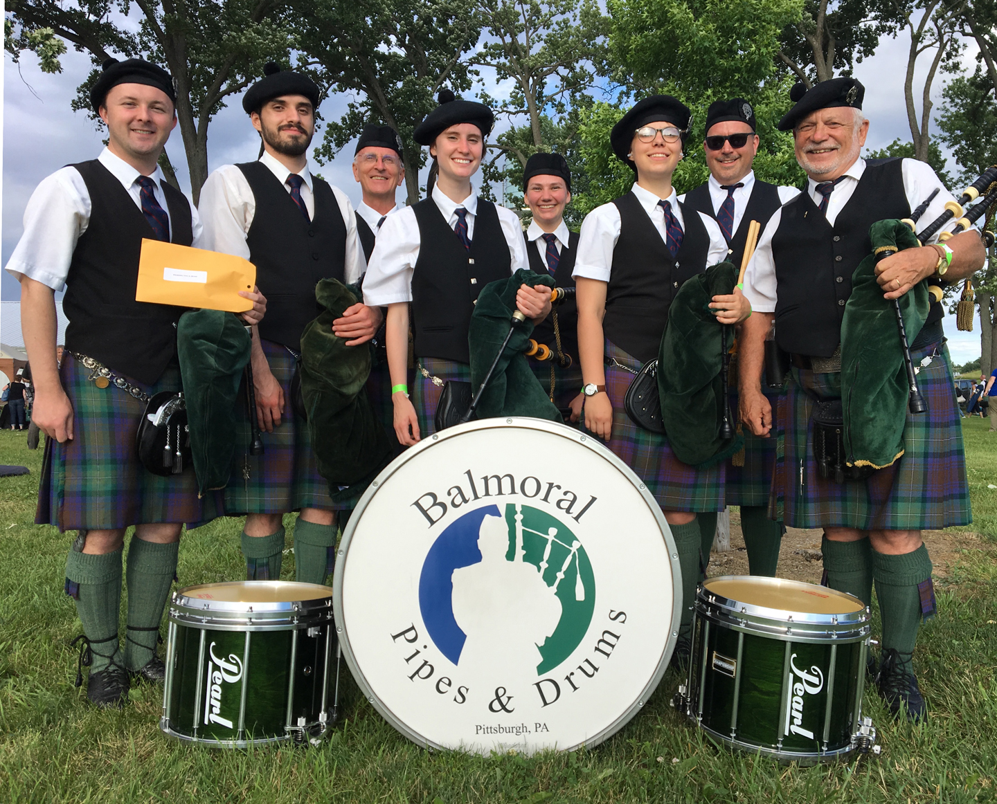 Balmoral Pipes & Drums win!